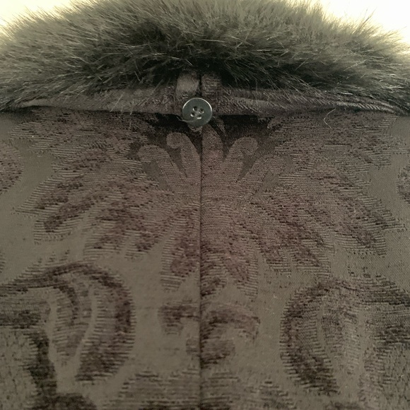 Coat with floral pattern. - Picture 5 of 8